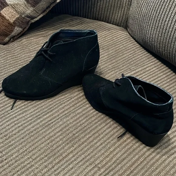 Brooklyn crocs. Black wedge - Picture 1 of 3